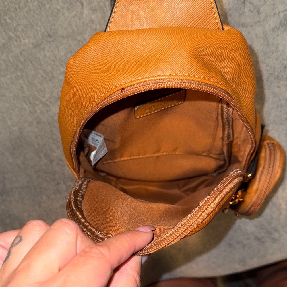 LOUME- NWOT Cognac color Crossbody bag with coin purse- Unisex - Picture 8 of 14